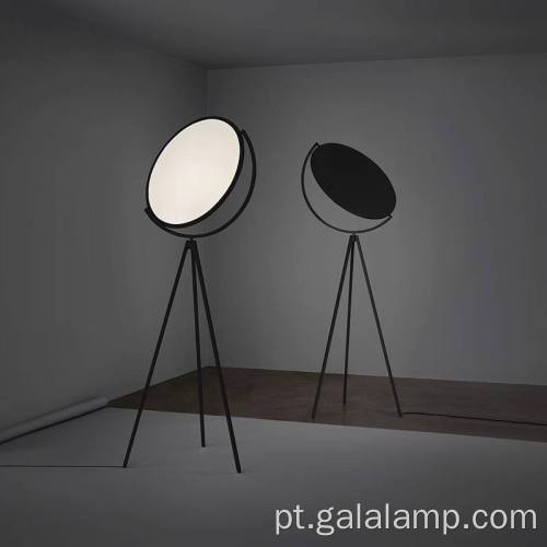 Candeeiro de pé LED com tripé Normcore escandinavo